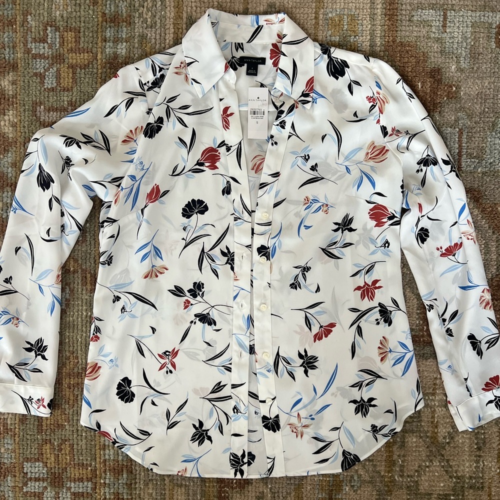 Ann Taylor Essential Shirt Small